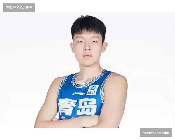 青岛杨瀚森内线防守出色 但进攻端策应效率有待提升优化